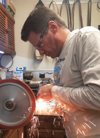 Christo Oosthuizen grinding knives