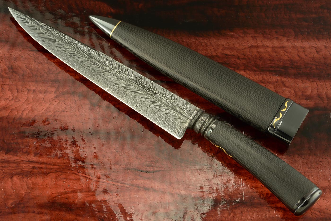 Integral Feather Damascus Cuchillo Gaucho with Carbon Fiber and Gold Inlay
