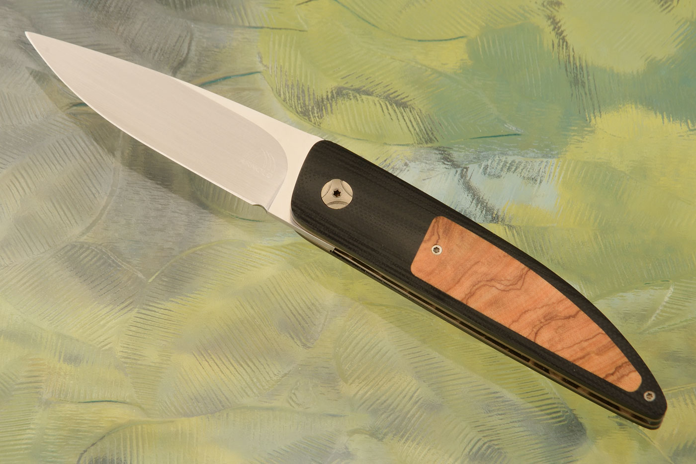 Oyster Front Flipper with Black G10 and Olivewood