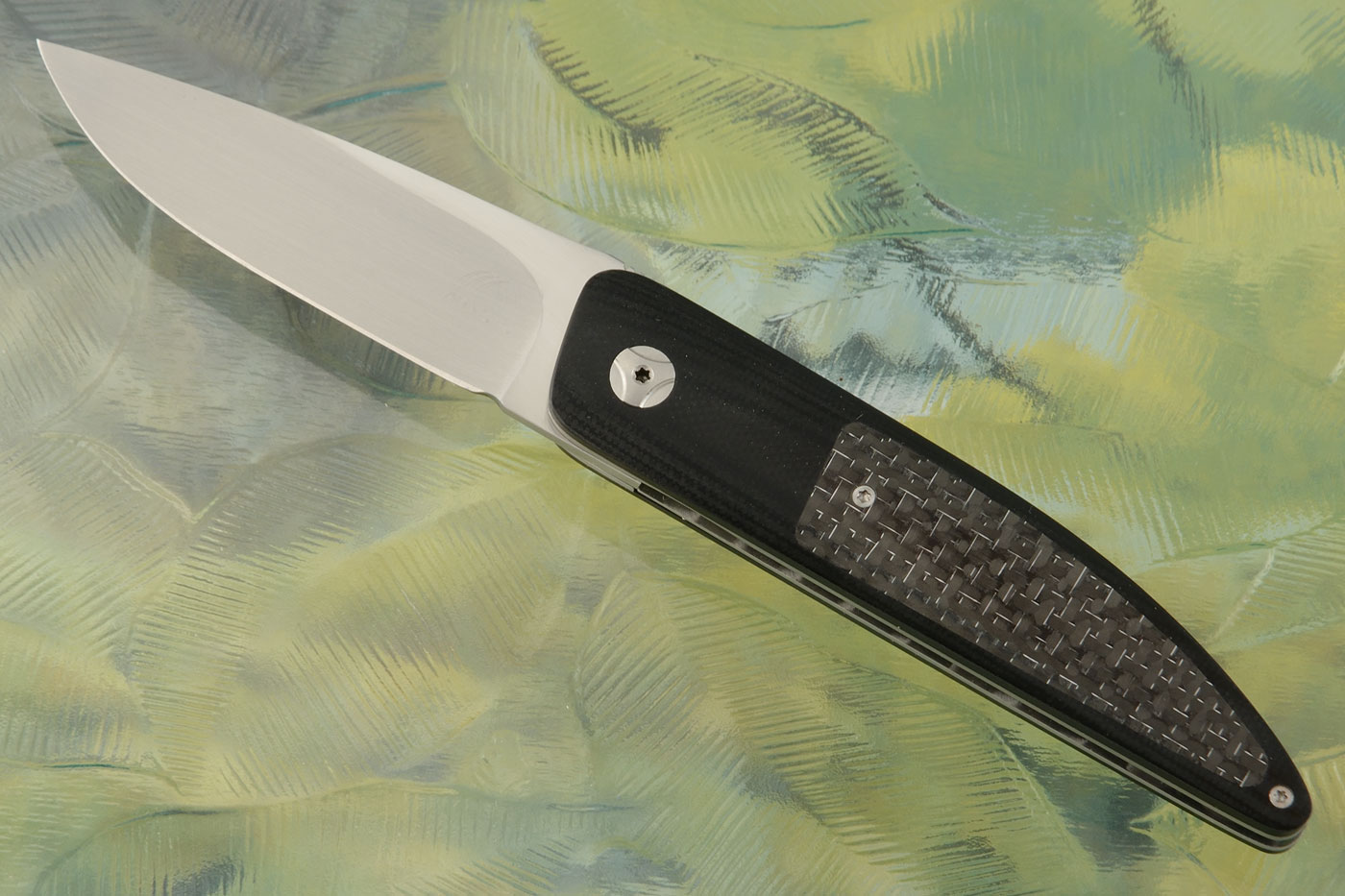 Oyster Front Flipper with Black G10 and Silver Strike Carbon Fiber
