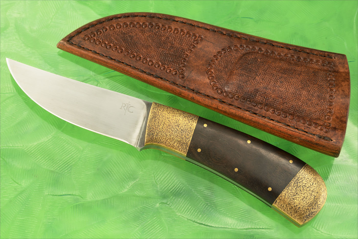 Utility with Red Bushwillow - O1 Carbon