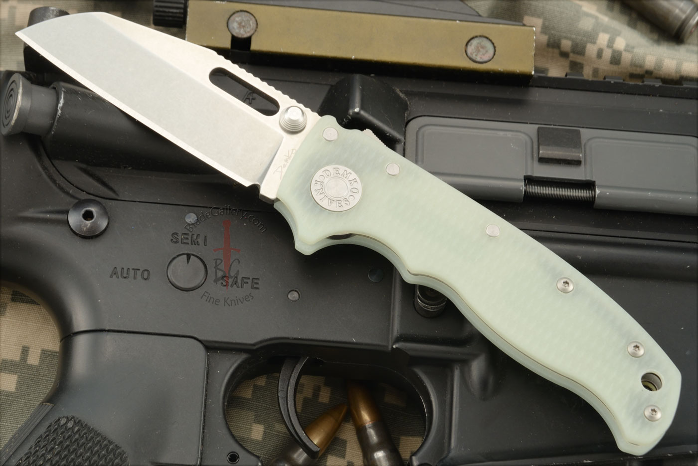 AD20.5 - Natural G-10, Shark Foot - CPM-S35VN
